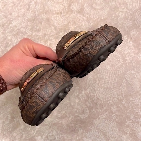 Brand New Michael Kors Brown Loafers Slip On Flats w/ Gold Tone Metal Logo Bar - Picture 12 of 16